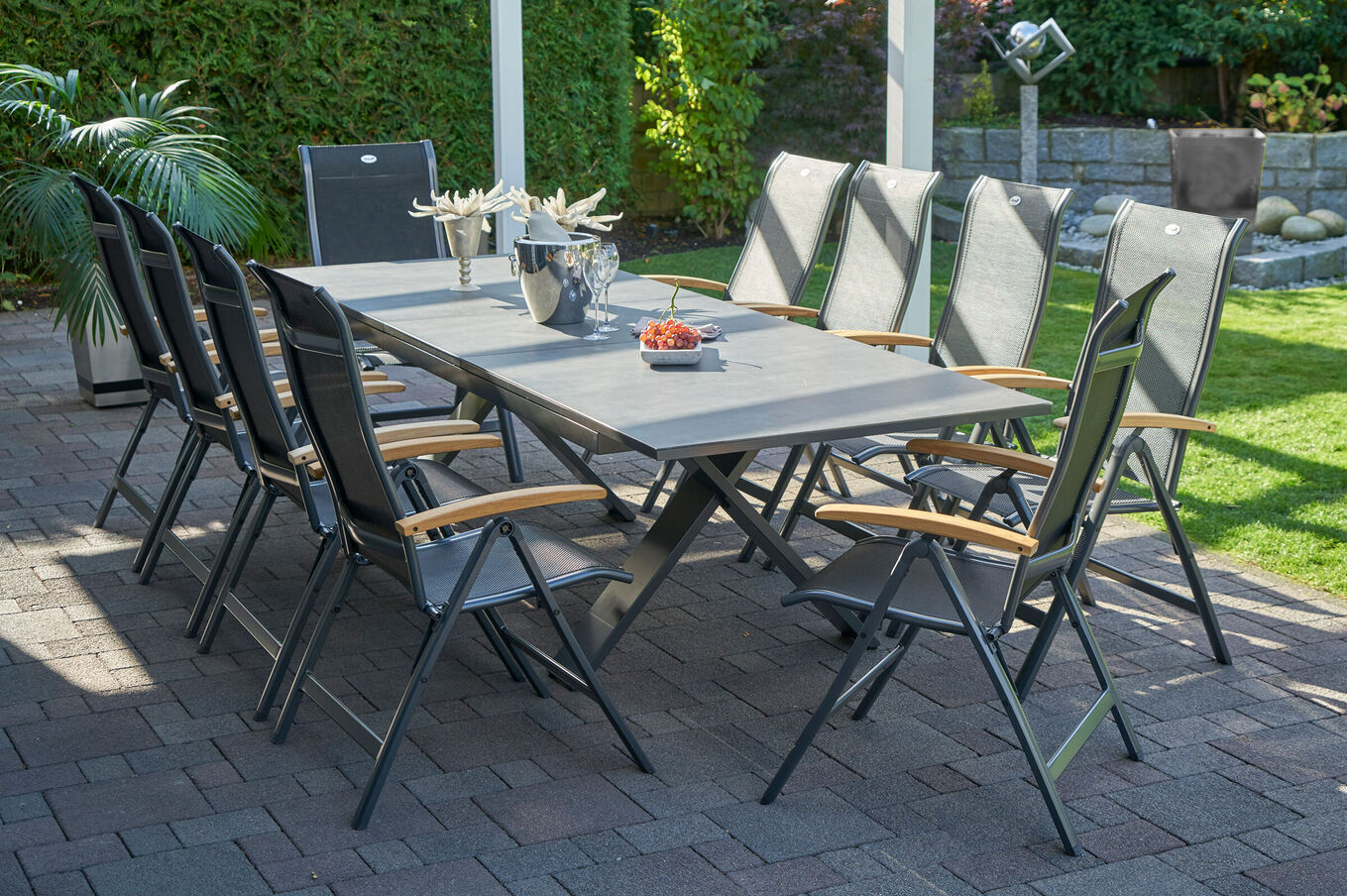 HARTMAN Sondermodell Xanadu / Alice Garten-Essgruppe, xerix/schwarz, Alu/Glaskeramik, 4x4 Textilen, 10 Klappstühle, 220/280x100cm 21105__1