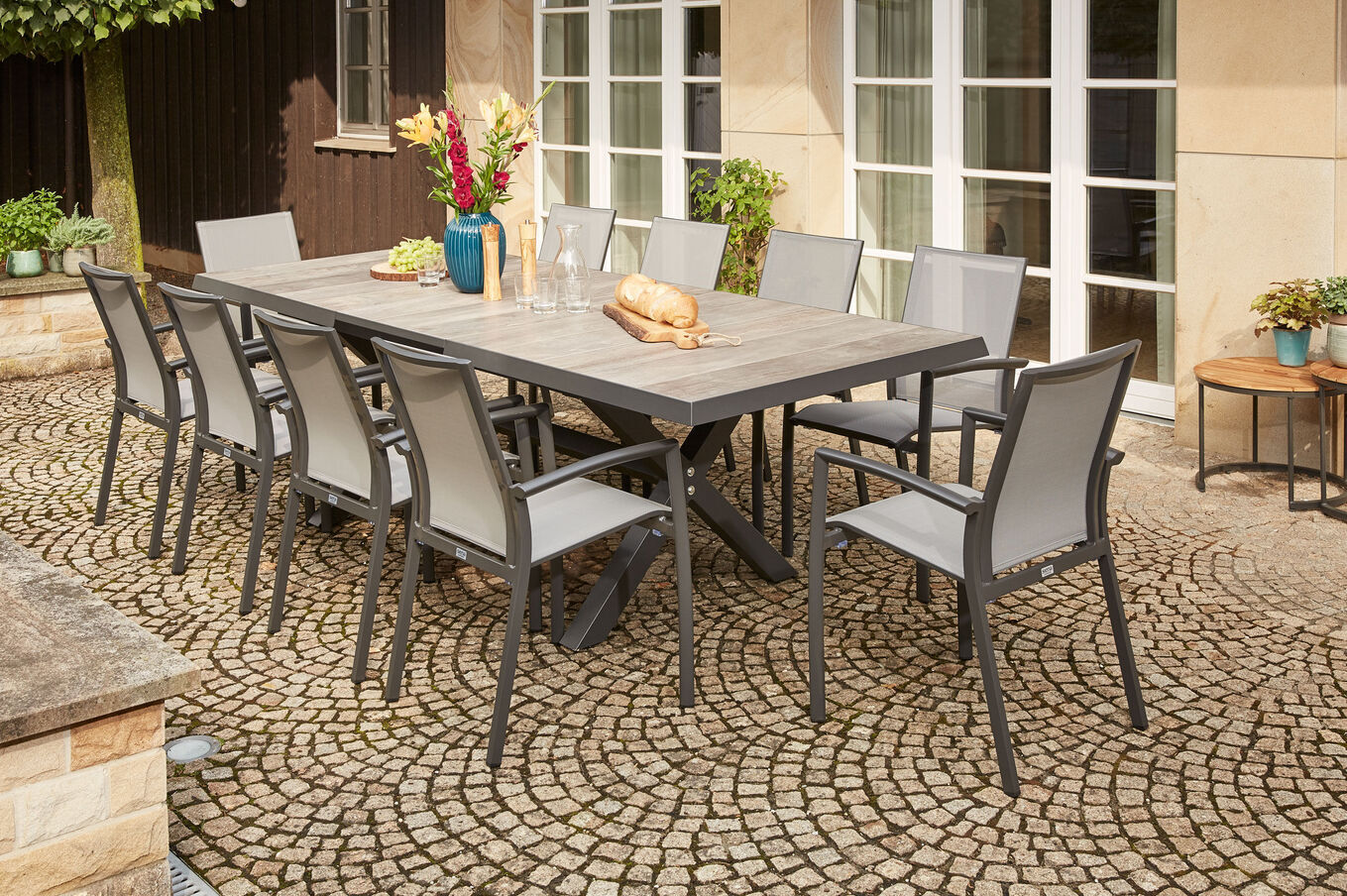SIENA GARDEN Velia / Sincro Garten-Essgruppe, anthrazit/natur-grau, Alu/Ranotex/Keramik, 10 Sessel, Ausziehtisch 200/260 x 100 cm 21490__1