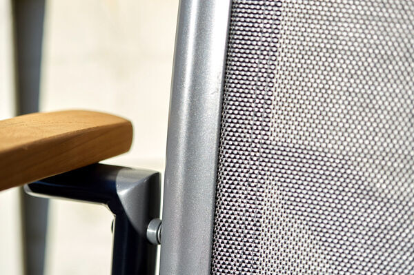 24233  10 c1e164e1597275e43423c4d84f248c7288610e75