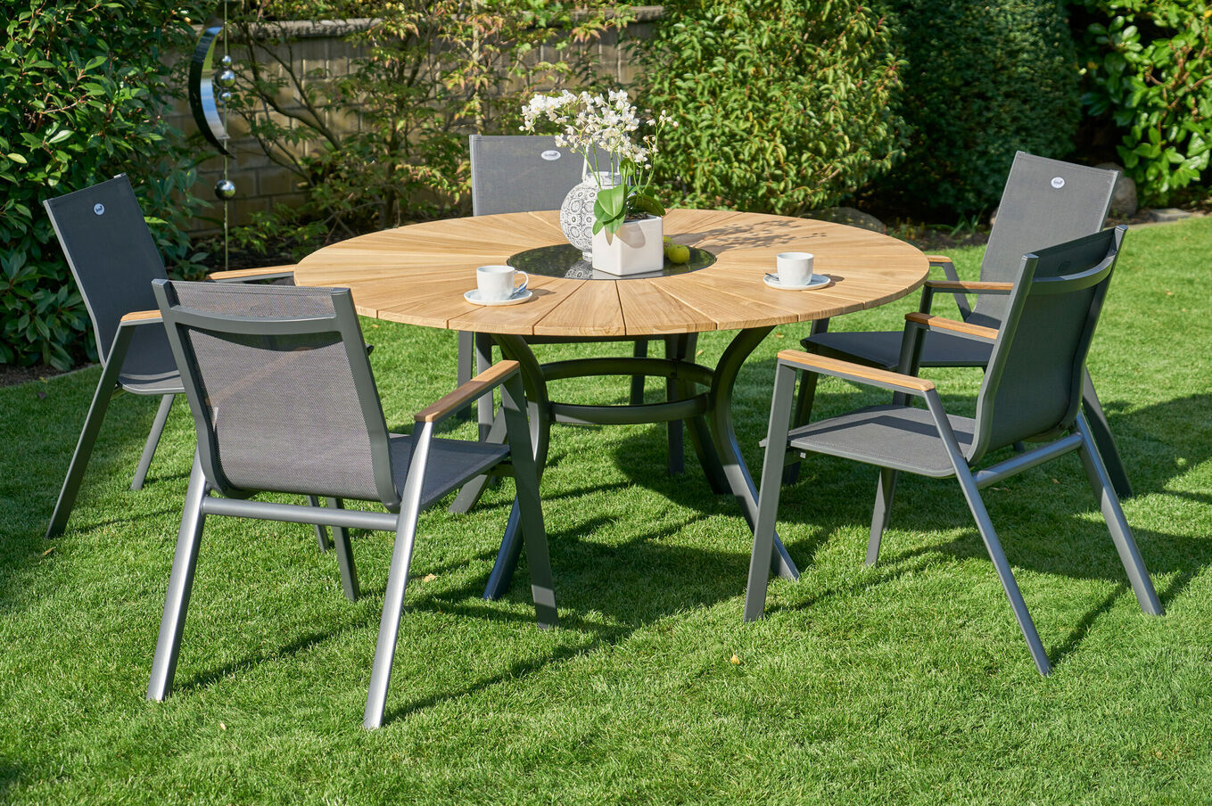 HARTMAN Provence / Aruba Garten-Essgruppe, xerix/anthrazit, Alu/Teakholz, 5 Stapelsessel, Ø150cm, inkl. Eiskühler 21192__1