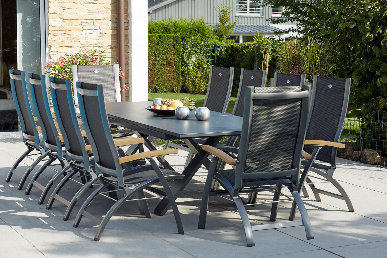 HARTMAN Sondermodell Xanadu / Primo Garten-Essgruppe, xerix/natur, Alu/Teak/Glaskeramik, 10 Klappstühle, 220/280x100cm, X-Gestell, Teak Armlehnen 23336__1