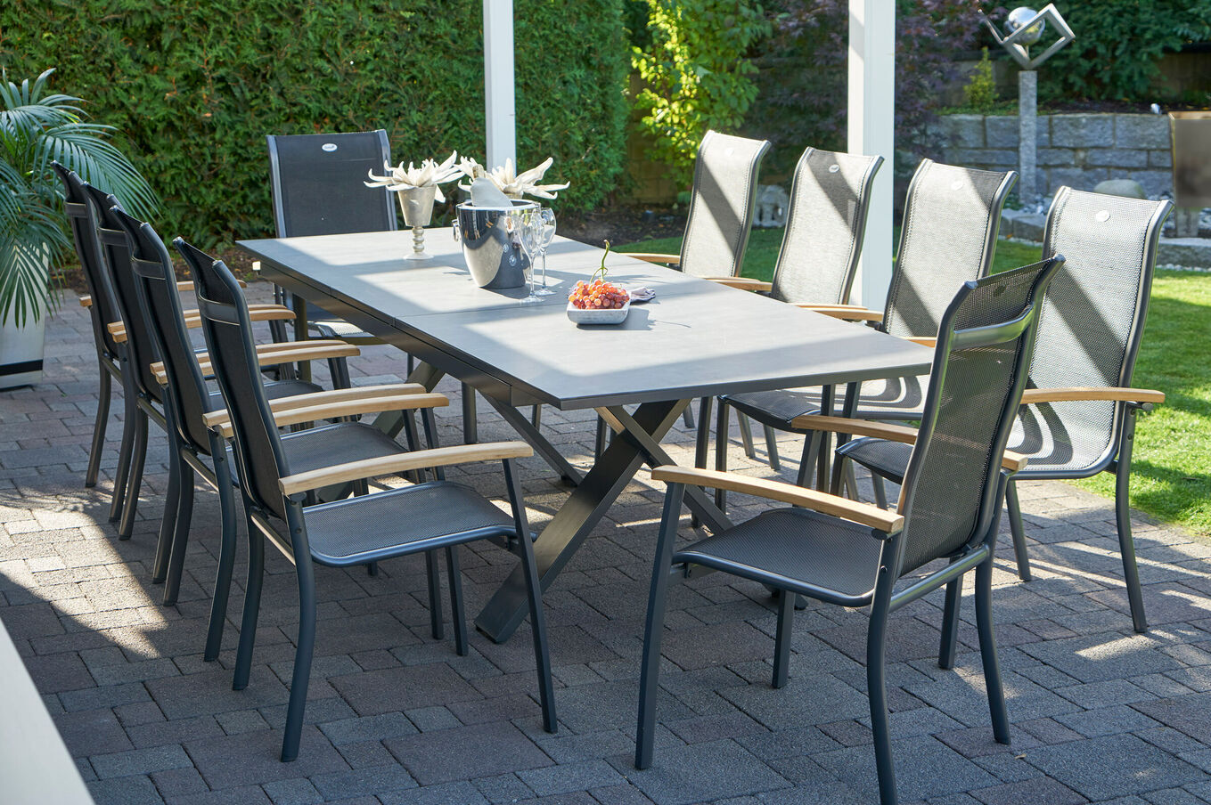HARTMAN Sondermodell Xanadu / Alice Garten-Essgruppe, xerix/schwarz, Alu/Glaskeramik, 4x4 Textilen, 10 Stapelsessel, 220/280x100cm 21108__1