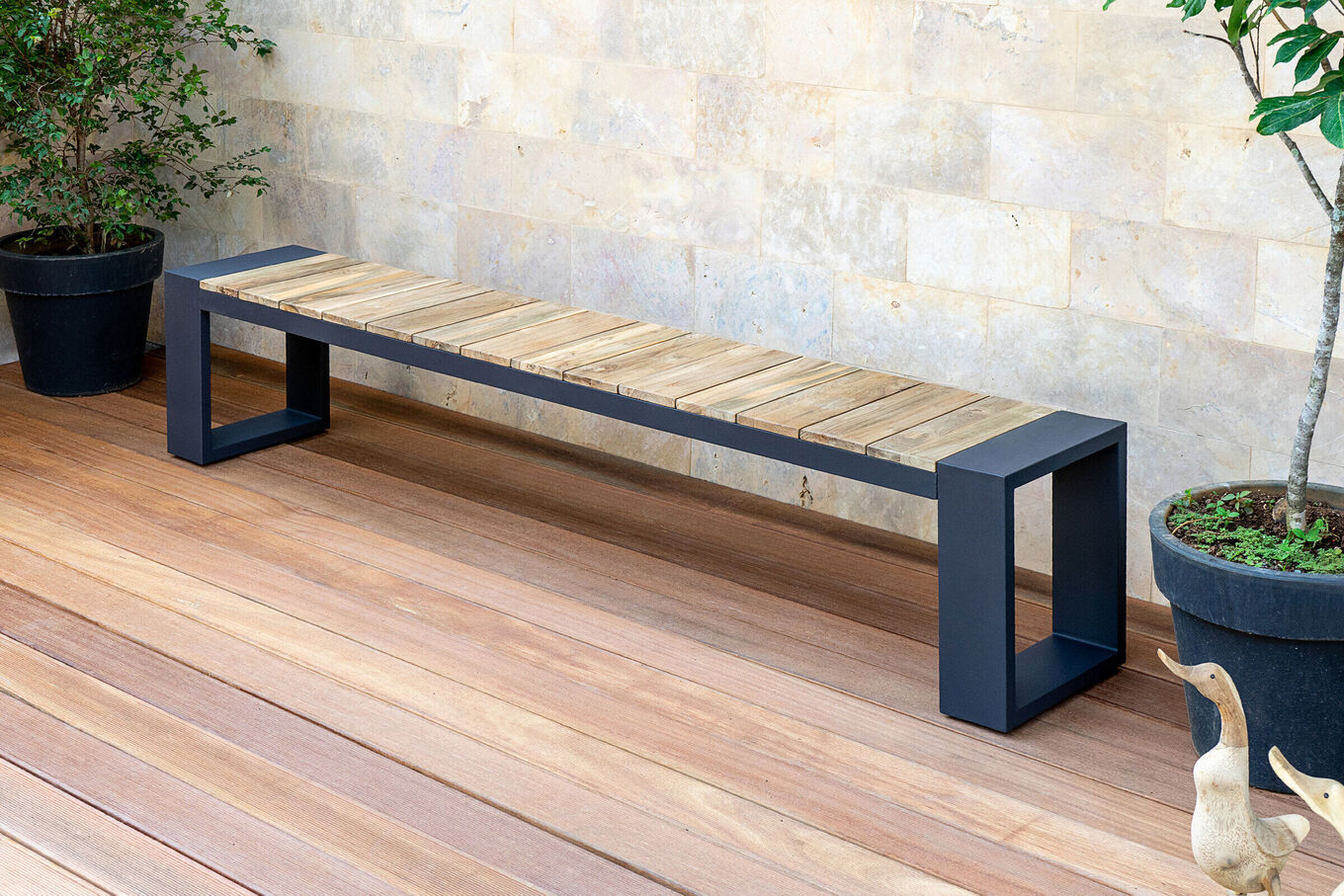 OUTFLEXX Kona Bank, dark grey/natur, Alu/recyceltes Teak, 240x40x45cm, rustikal gebürstet, U-Gestell, FSC®-zertifiziertes Produkt 20327__1